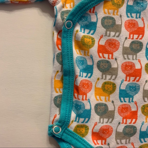 Zutano newborn crossover bodysuit with lions - Picture 2 of 5